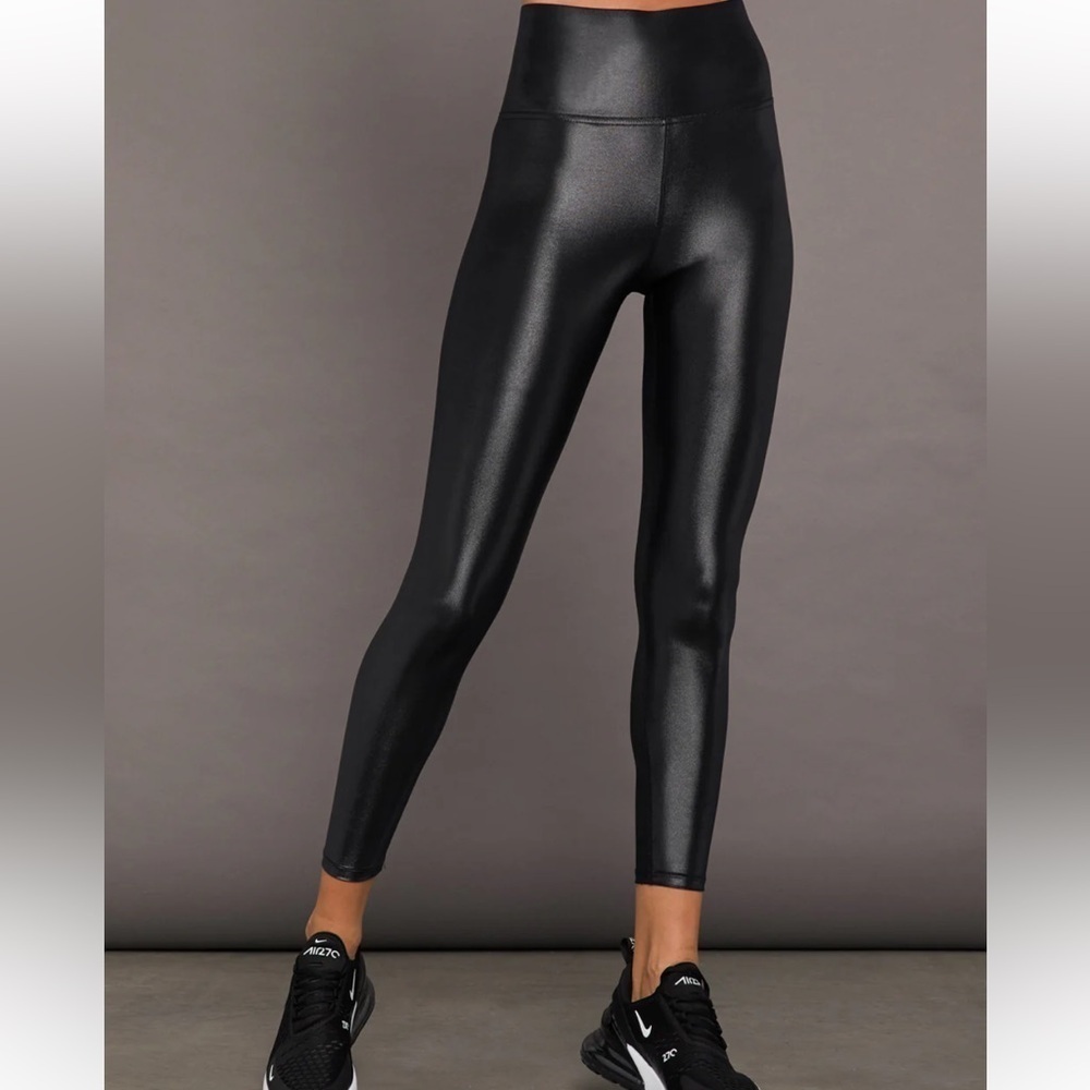 Carbon38 Black Legging in Takara Shine